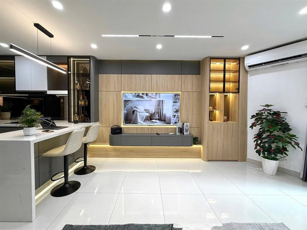 Chính chủ bán nhà 3 lầu 5x17m. giá 1,1 tỷ. trả trước 300 triệu nhận nhà vào ở. đang cho thuê 15tr.