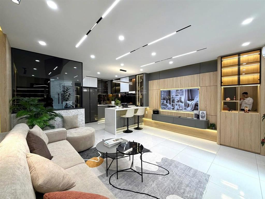 Chính chủ bán nhà 3 lầu 5x17m. giá 1,1 tỷ. trả trước 300 triệu nhận nhà vào ở. đang cho thuê 15tr.