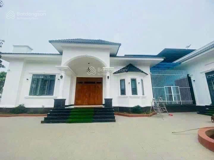 Bán gấp căn biệt thự sân vườn 25x31m. diện tích 773m2. giá 2,2 tỷ. gần bệnh viện nhi đồng. sổ riêng