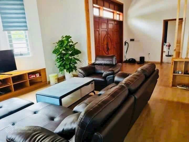 Bán gấp căn biệt thự sân vườn 25x31m. diện tích 773m2. giá 2,2 tỷ. gần bệnh viện nhi đồng. sổ riêng