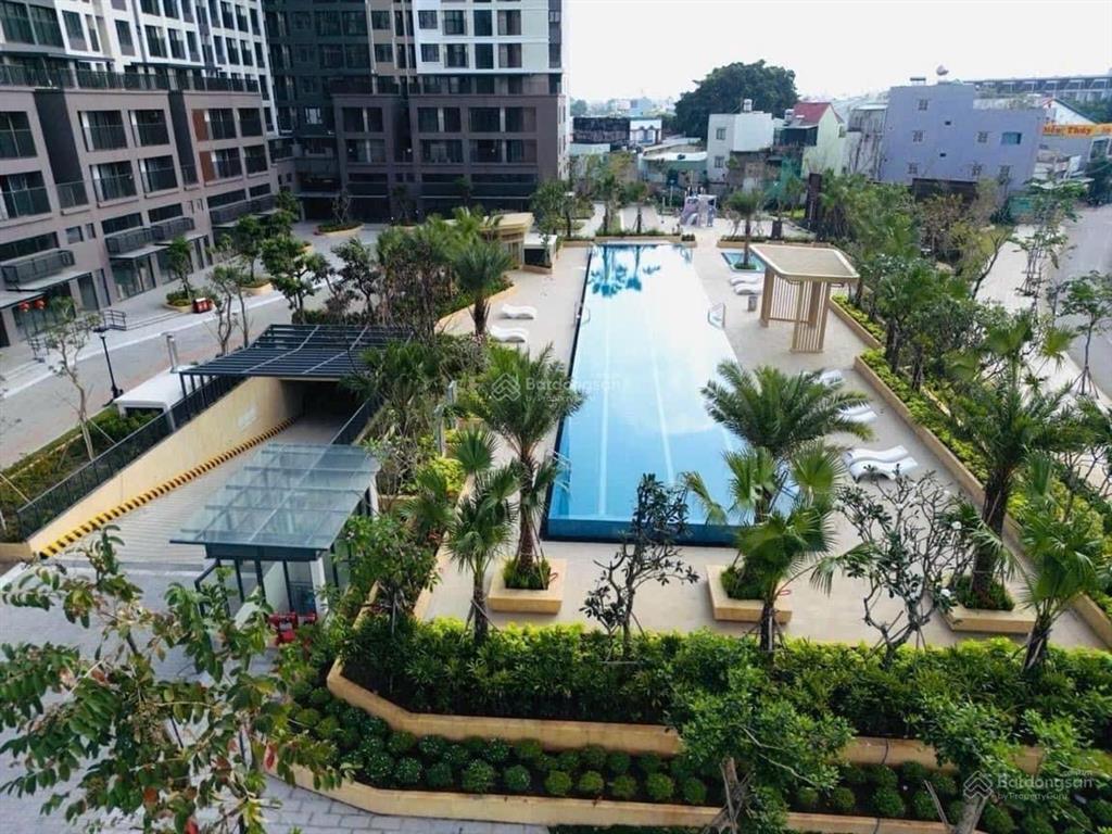 Cần bán gấp căn 57m2 view hồ bơi c4 đã có sổ giá 3,1 tỷ bớt lộc còn 3,08 tỷ