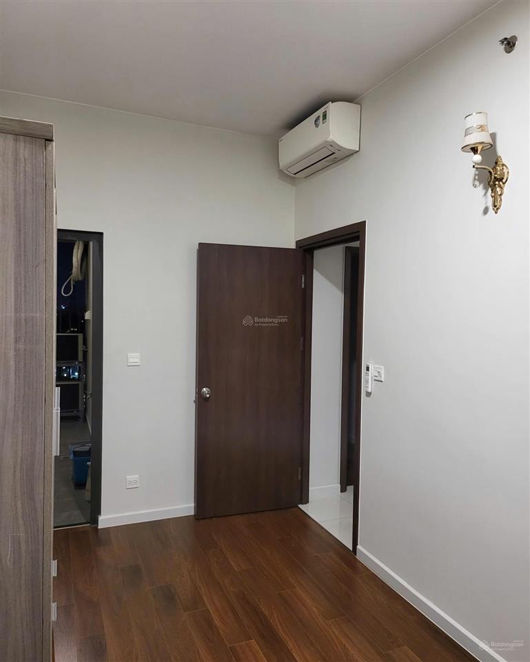 Cần bán gấp căn 57m2 view hồ bơi c4 đã có sổ giá 3,1 tỷ bớt lộc còn 3,08 tỷ