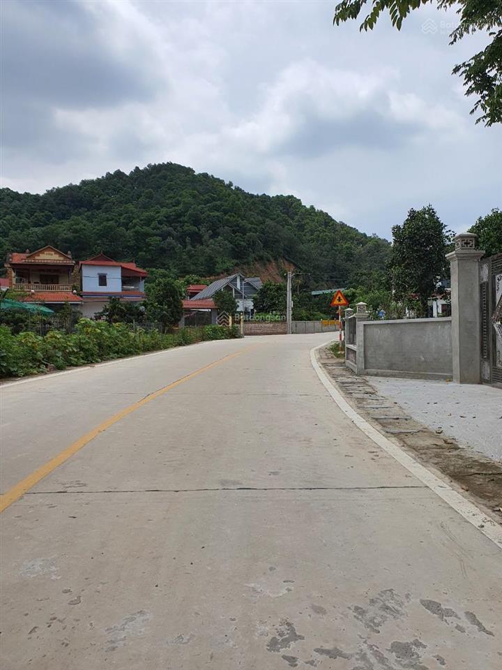 Bán đất 500m2 lưng tựa núi, mặt đường liên xã kinh doanh tốt
