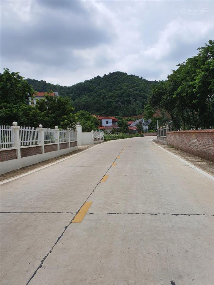 Bán đất 500m2 lưng tựa núi, mặt đường liên xã kinh doanh tốt