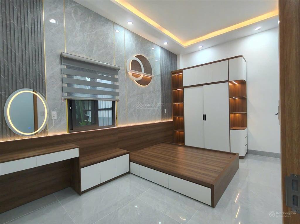 Gấp gấp nhà mới 3 tầng phú mỹ, gần thành phố mới 3pn 3wc sẵn nội thất ngang 5,3m.