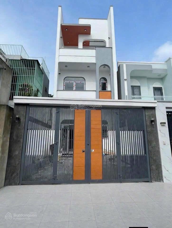 Gấp gấp nhà mới 3 tầng phú mỹ, gần thành phố mới 3pn 3wc sẵn nội thất ngang 5,3m.