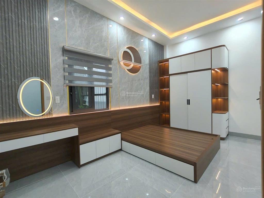 Gấp gấp nhà mới 3 tầng phú mỹ, gần thành phố mới 3pn 3wc sẵn nội thất ngang 5,3m.