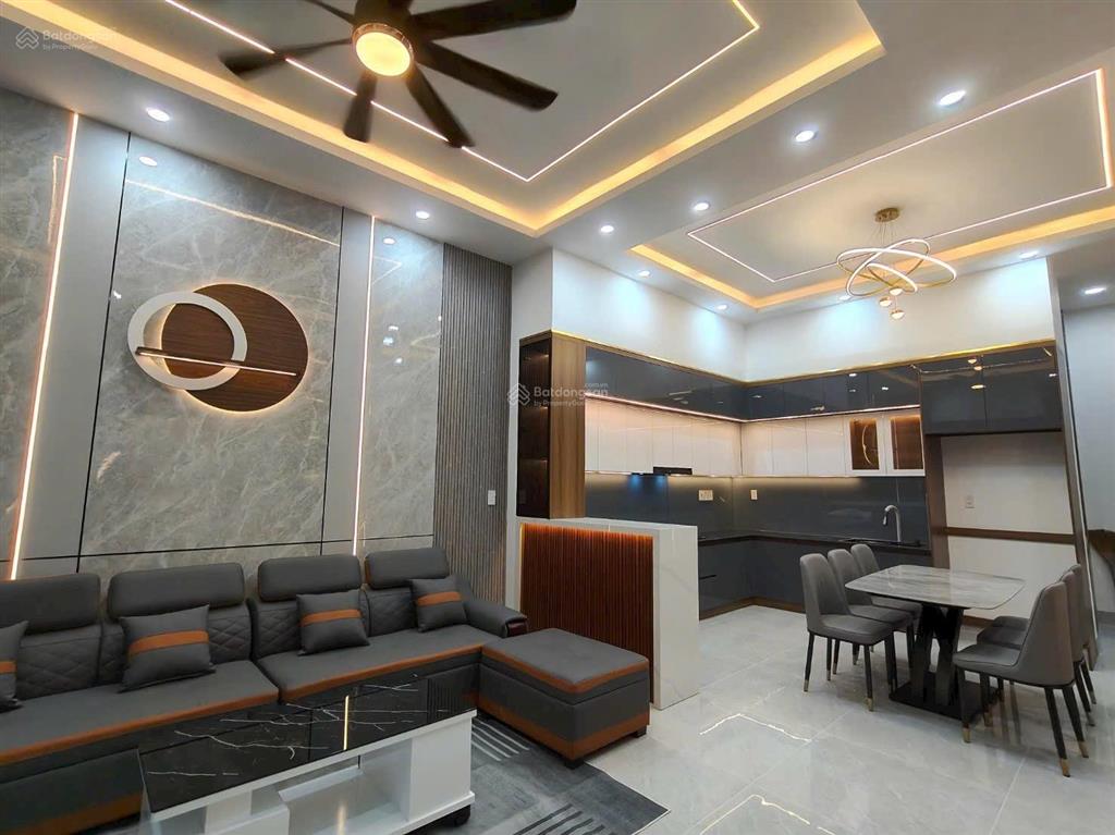 Gấp gấp nhà mới 3 tầng phú mỹ, gần thành phố mới 3pn 3wc sẵn nội thất ngang 5,3m.