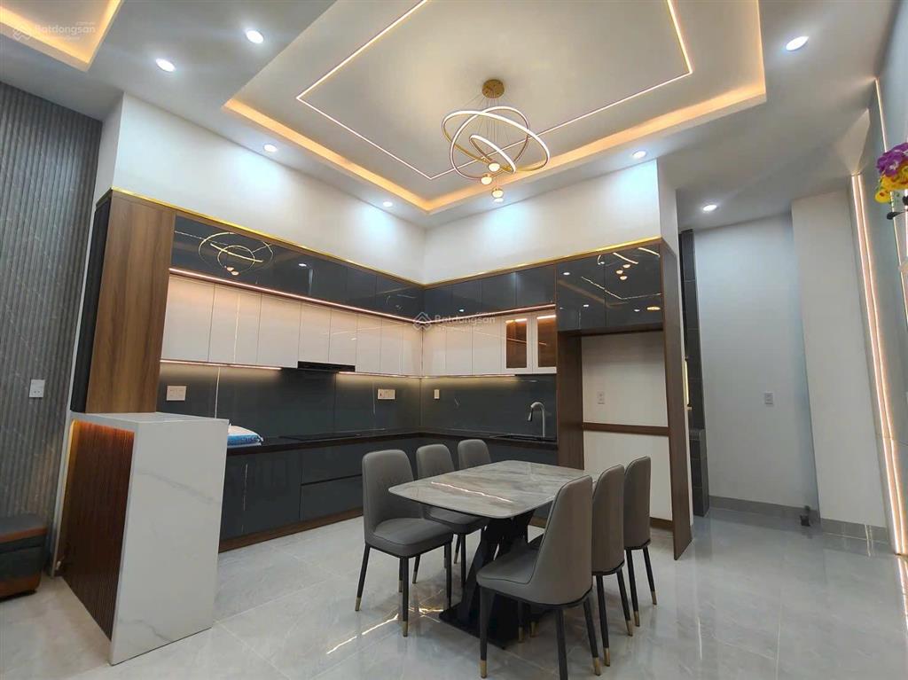 Gấp gấp nhà mới 3 tầng phú mỹ, gần thành phố mới 3pn 3wc sẵn nội thất ngang 5,3m.