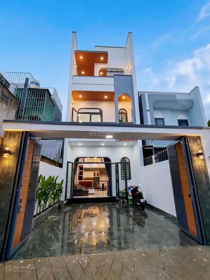 Gấp gấp nhà mới 3 tầng phú mỹ, gần thành phố mới 3pn 3wc sẵn nội thất ngang 5,3m.