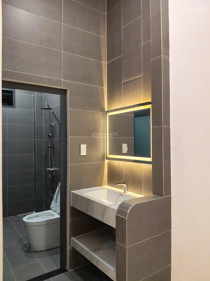 Gấp gấp nhà mới 3 tầng phú mỹ, gần thành phố mới 3pn 3wc sẵn nội thất ngang 5,3m.