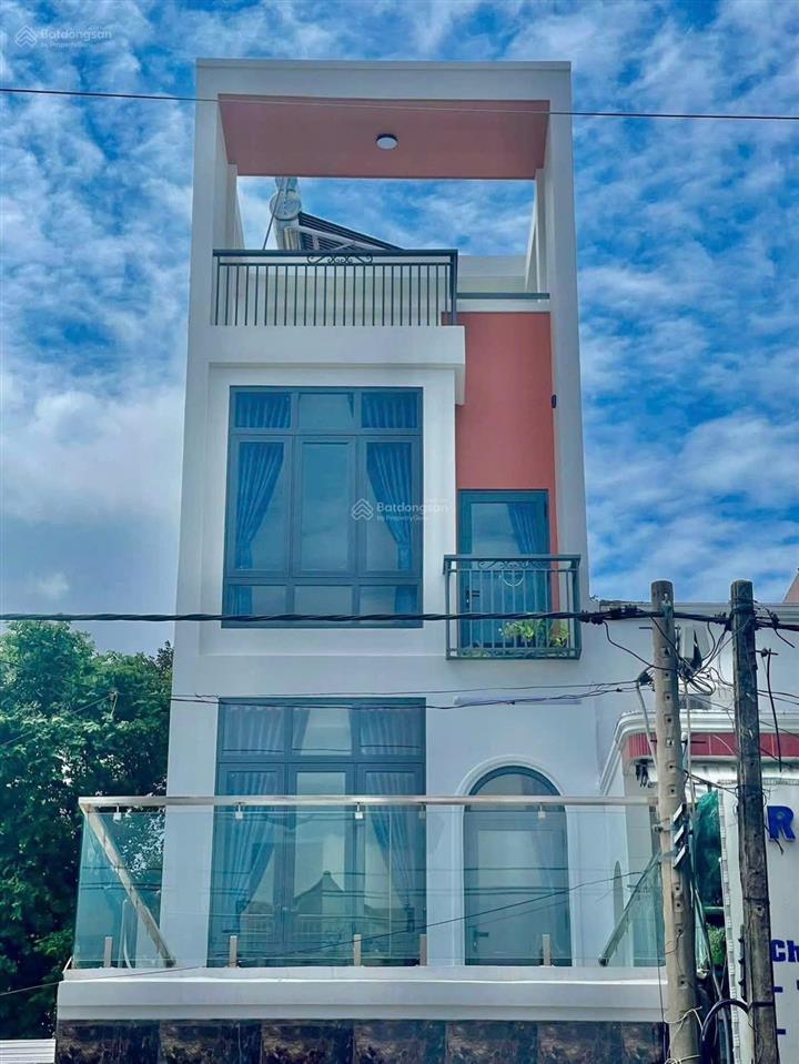 Nhà mới xây đường phú lợi gần đại học thủ dầu một, 1 trệt 2 lầu sân thượng, kinh doanh đa ngành