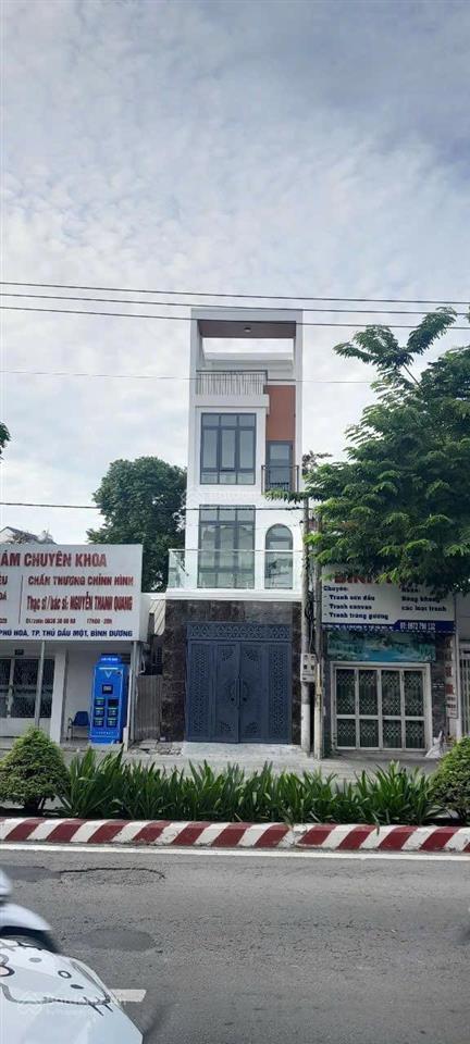 Nhà mới xây đường phú lợi gần đại học thủ dầu một, 1 trệt 2 lầu sân thượng, kinh doanh đa ngành
