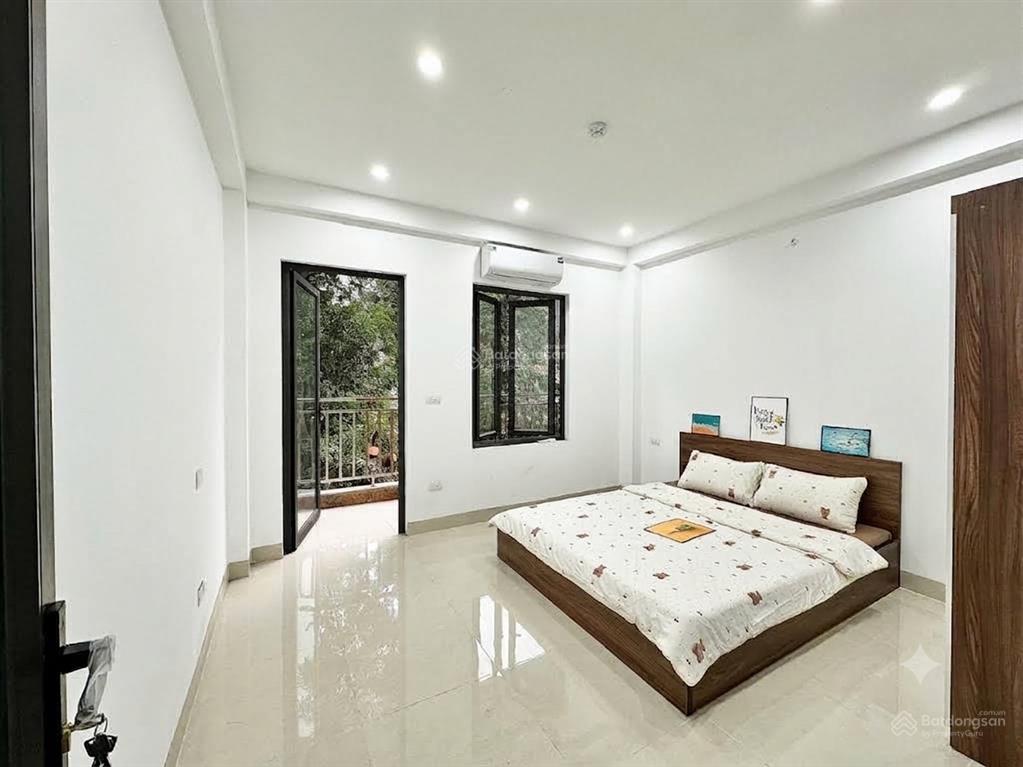 Cho thuê ccmn 1n1k ban công siêu rộng 1 tầng 1 phòng ngay mặt đường lớn cổ nhuế