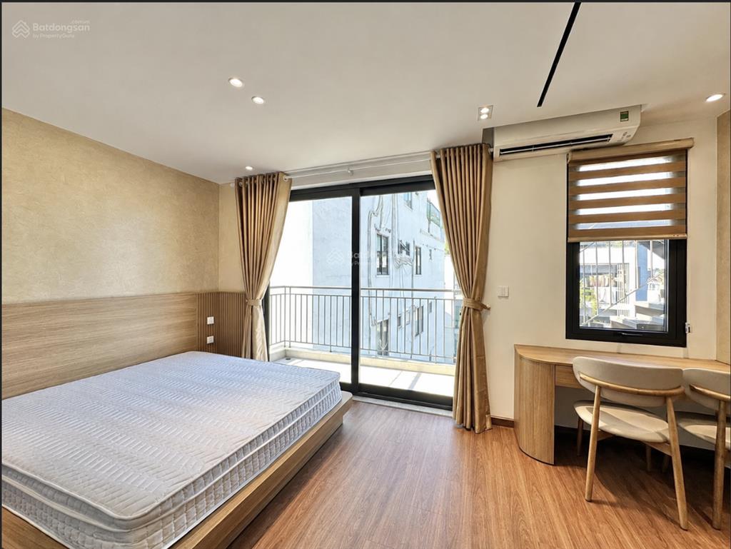 Nhà mới full đồ tiện nghi ban công ngay mặt phố  đối diện hanoi centre