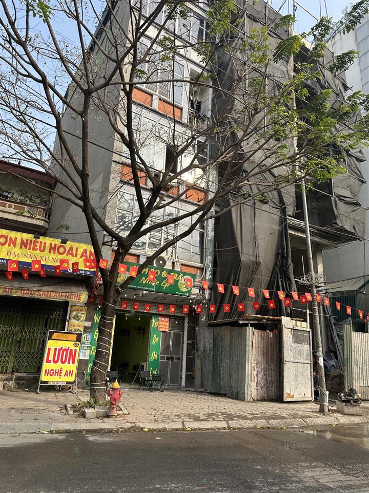 Nhượng mbkd tầng 1 vũ tông phan 6tr/tháng