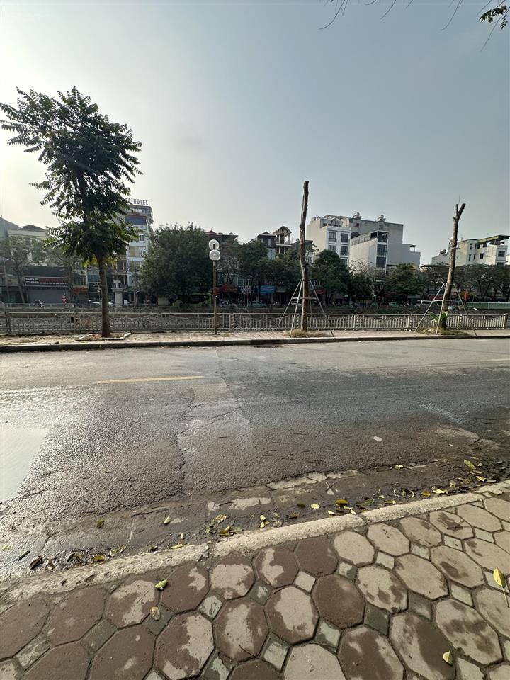 Nhượng mbkd tầng 1 vũ tông phan 6tr/tháng