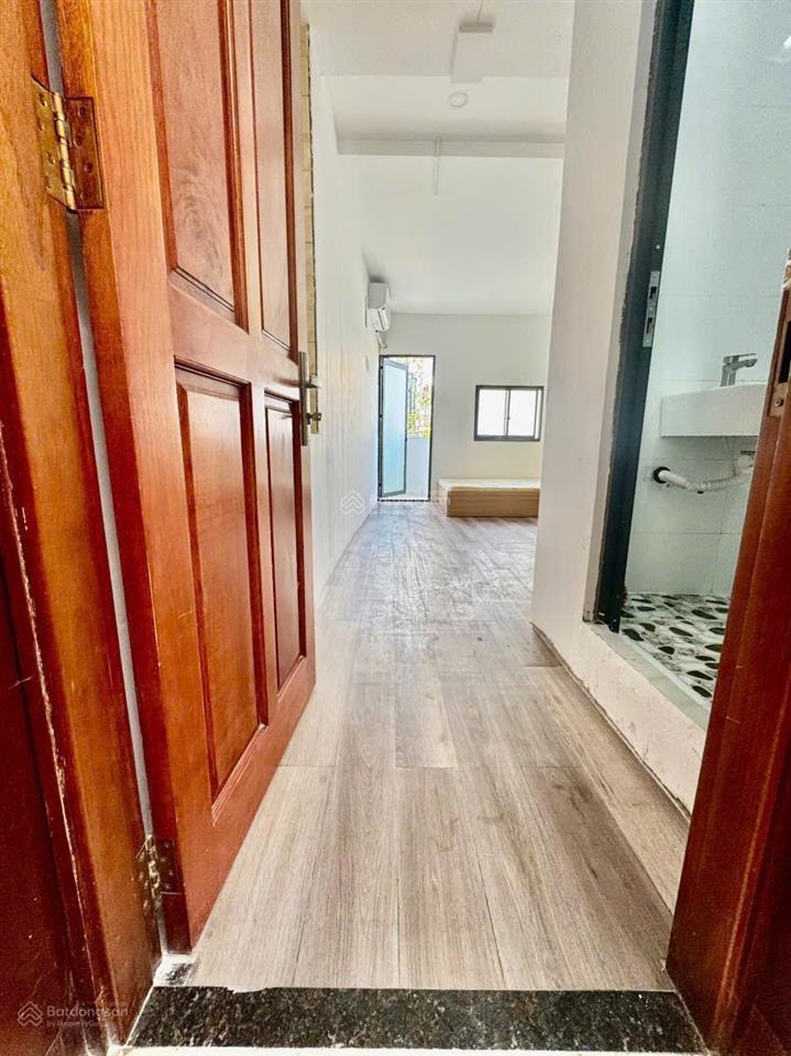 Phòng ban công full nội thất 30m2 ngay phan xích long, nhà mới