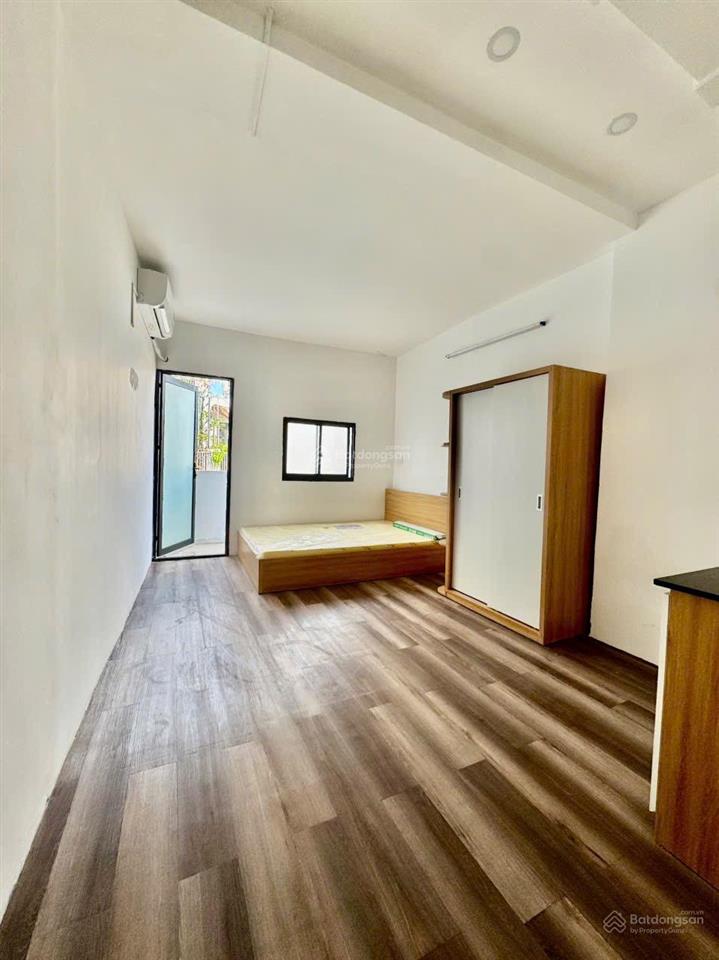 Phòng ban công full nội thất 30m2 ngay phan xích long, nhà mới