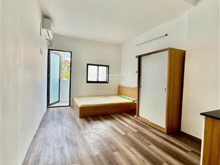 Phòng ban công full nội thất 30m2 ngay phan xích long, nhà mới