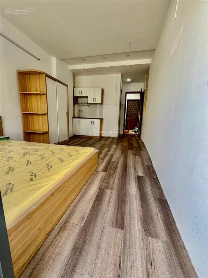Phòng ban công full nội thất 30m2 ngay phan xích long, nhà mới
