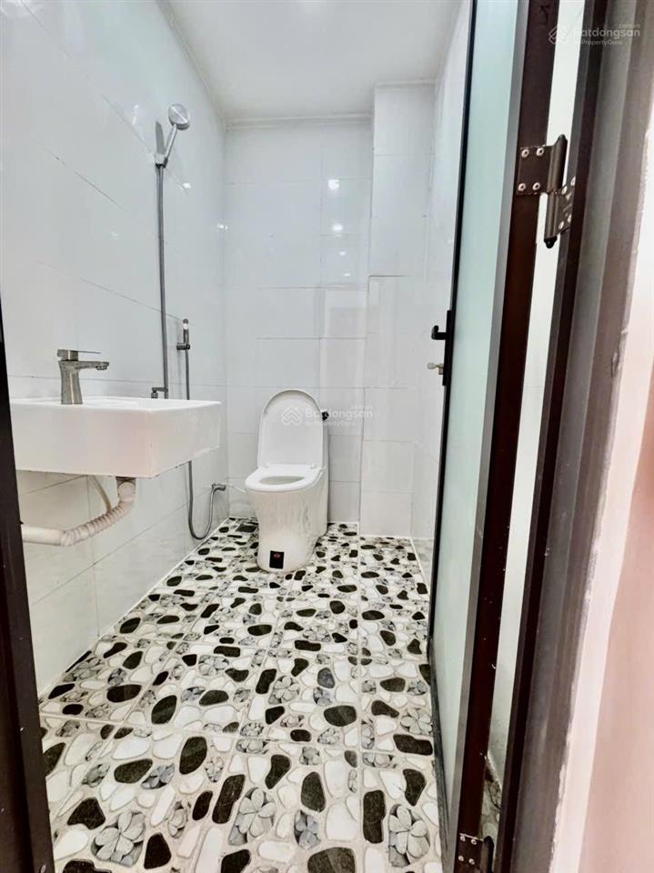 Phòng ban công full nội thất 30m2 ngay phan xích long, nhà mới