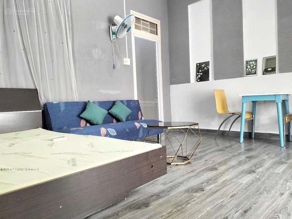 Studio ban công tách bếp siêu rộng full nội thất ngay phan đăng lưu, phú nhuận