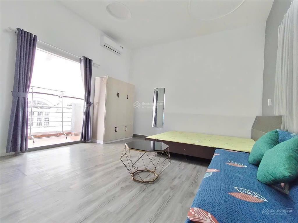 Studio ban công tách bếp siêu rộng full nội thất ngay phan đăng lưu, phú nhuận
