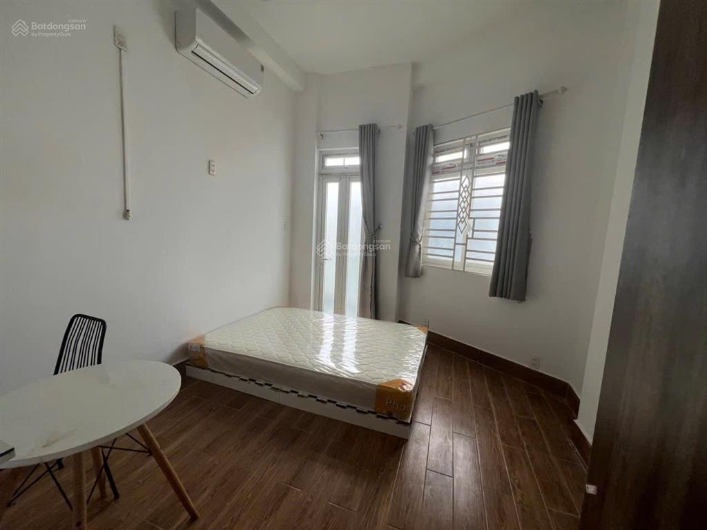 Phòng ban công full nội thất 25m2 trong khu phan xích long, giá 5tr4
