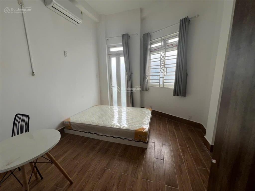 Phòng ban công full nội thất 25m2 trong khu phan xích long, giá 5tr4