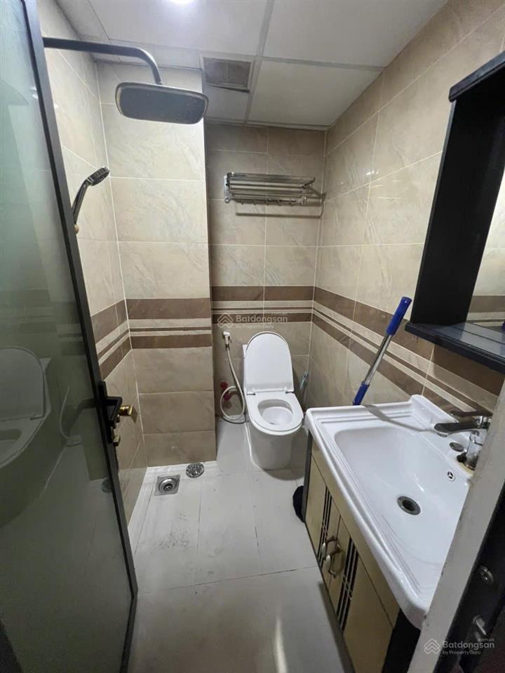 Phòng ban công full nội thất 25m2 trong khu phan xích long, giá 5tr4