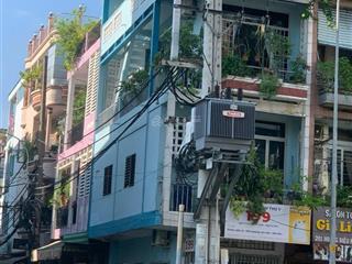 Chính chủ, bán gấp nhà 2 mặt tiền đường hoàng diệu quận 4, khu vực sầm uất, không ngập nước