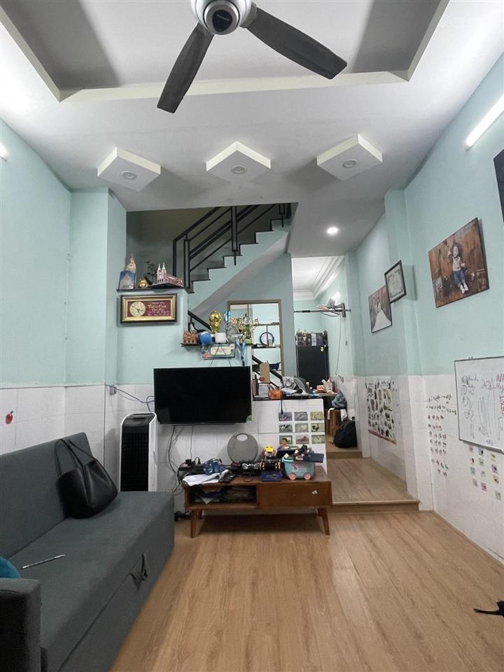 Bán nhà hxh ngay đại học luật chủ 4.2 tỷ  sắp bán
