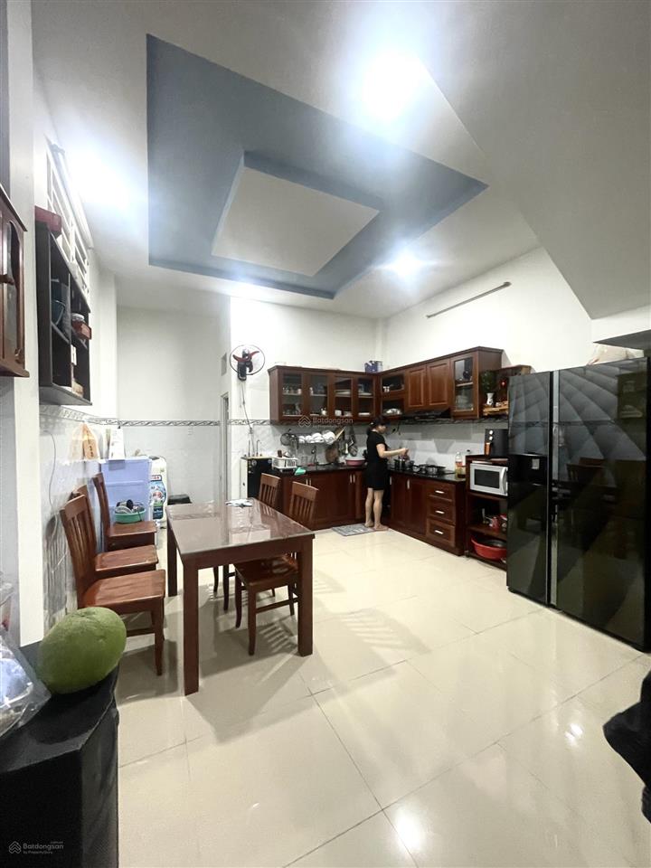 Nhà 3 tầng lô góc ngang 5.3m hiếm 7.35 tỷ
