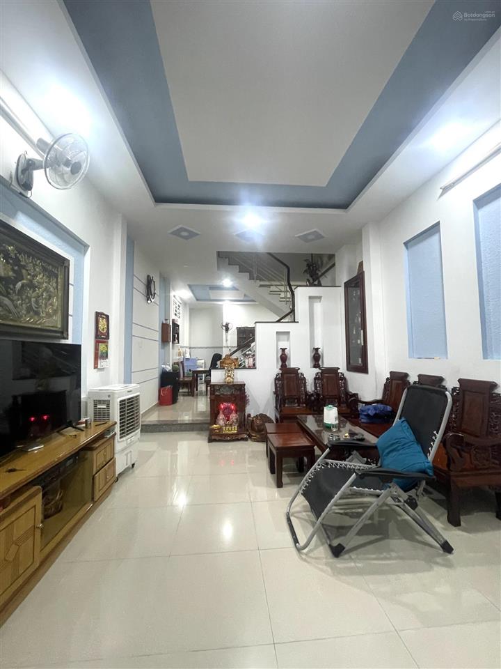 Nhà 3 tầng lô góc ngang 5.3m hiếm 7.35 tỷ