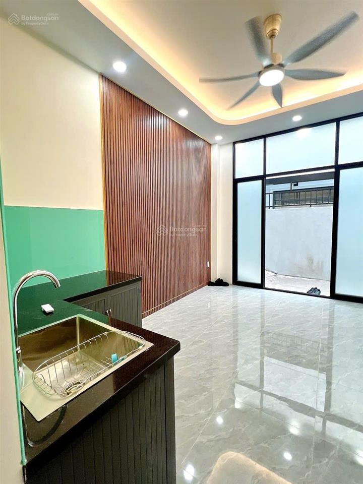 2.55 tỷ có nhà 2 tầng gần ngã tư bình phước sổ riêng