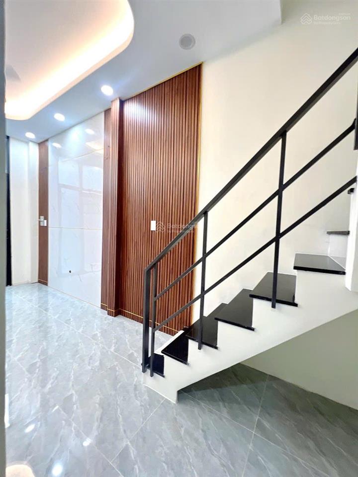 2.55 tỷ có nhà 2 tầng gần ngã tư bình phước sổ riêng