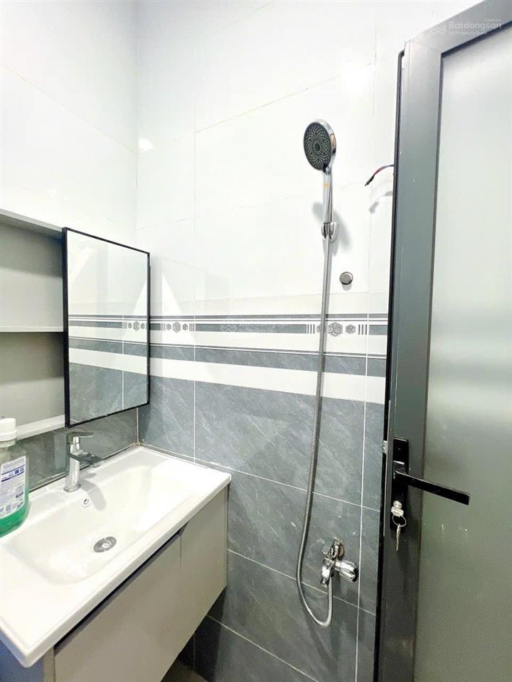 2.55 tỷ có nhà 2 tầng gần ngã tư bình phước sổ riêng