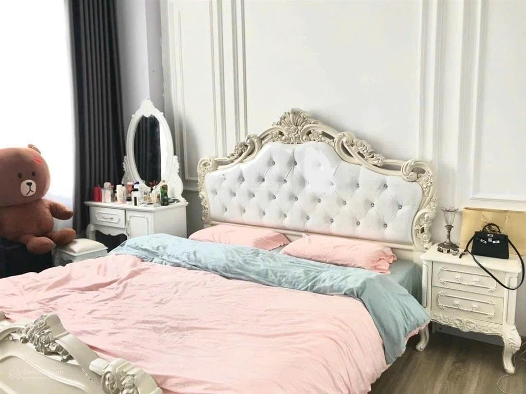 Xuất ngoại bán gấp ô tô ngủ trong nhà chỉ 6.5 tỷ