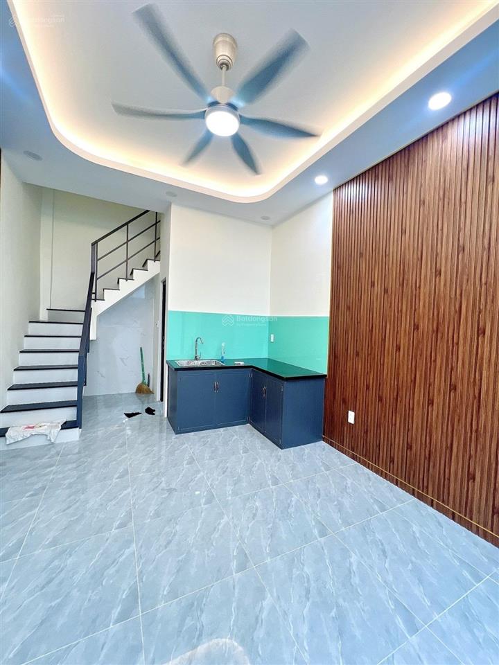 Nhà 2 tầng mới 1 căn ra mặt tiền gần ql13 2.x tỷ