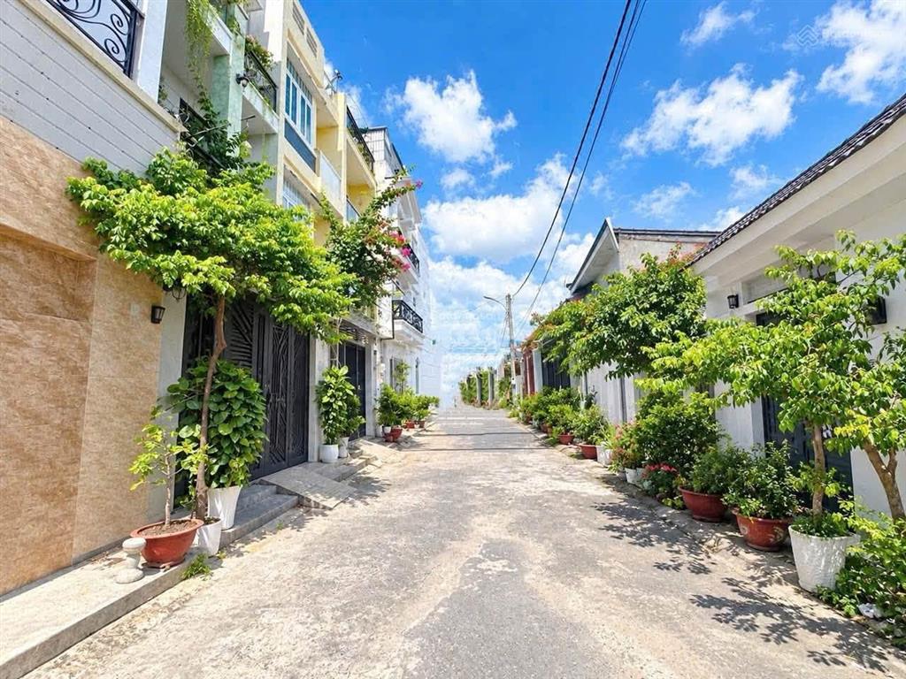 Đất hồng long sát vạn phúc city 60m chỉ 4,7 tỷ  hxh