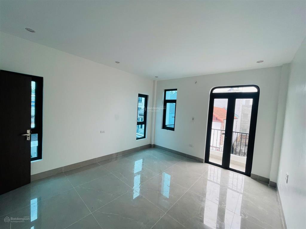 Nhà lô góc, biệt thự mới xây, diện tích 70 m2 gần đại học thể dục thể thao  ô tô vào nhà