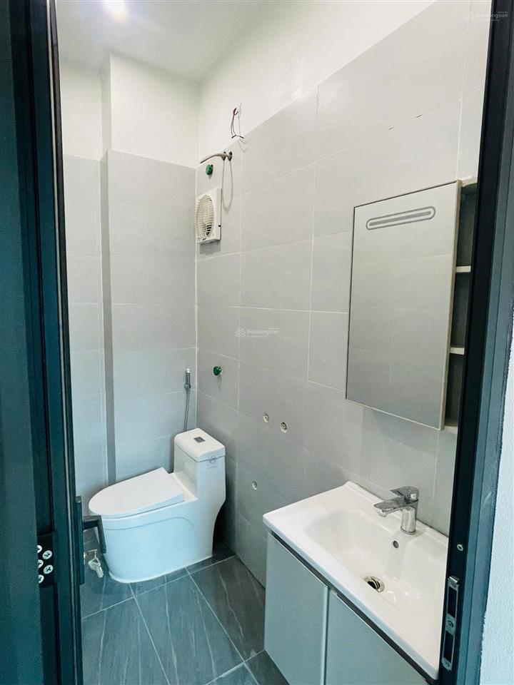 Nhà lô góc, biệt thự mới xây, diện tích 70 m2 gần đại học thể dục thể thao  ô tô vào nhà