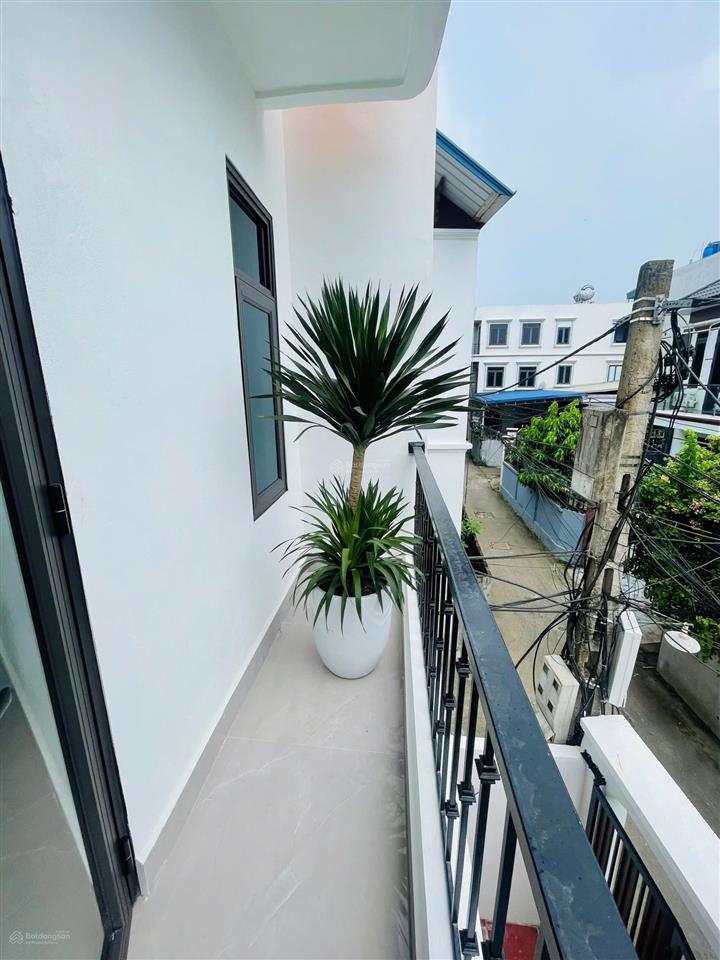 Nhà lô góc, biệt thự mới xây, diện tích 70 m2 gần đại học thể dục thể thao  ô tô vào nhà