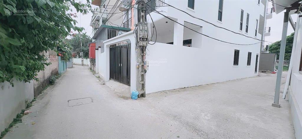 Nhà lô góc, biệt thự mới xây, diện tích 70 m2 gần đại học thể dục thể thao  ô tô vào nhà