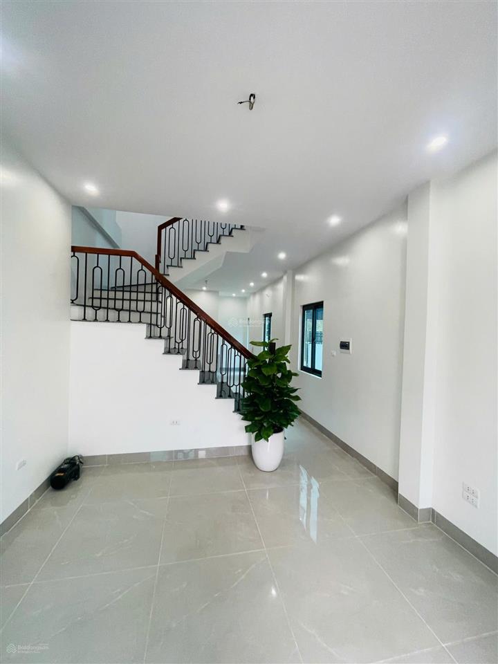 Nhà lô góc, biệt thự mới xây, diện tích 70 m2 gần đại học thể dục thể thao  ô tô vào nhà