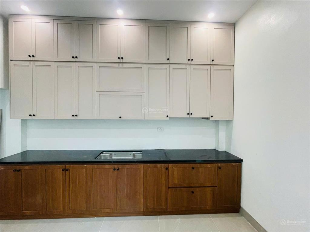 Nhà lô góc, biệt thự mới xây, diện tích 70 m2 gần đại học thể dục thể thao  ô tô vào nhà