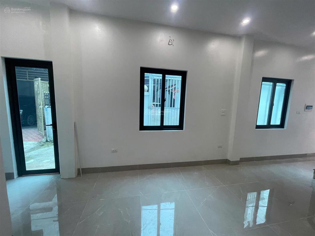 Nhà lô góc, biệt thự mới xây, diện tích 70 m2 gần đại học thể dục thể thao  ô tô vào nhà