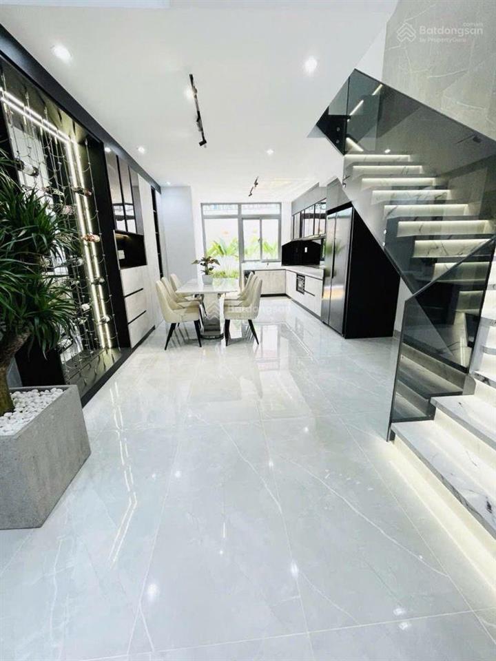 Bán nhà 3l, 4.2x14, 8ty, ngay vincom q.7, đẹp full nội thất