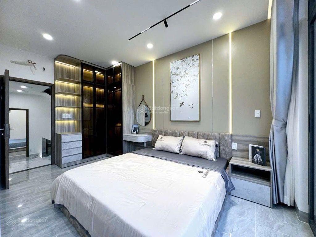 Bán nhà 3l, 4.2x14, 8ty, ngay vincom q.7, đẹp full nội thất